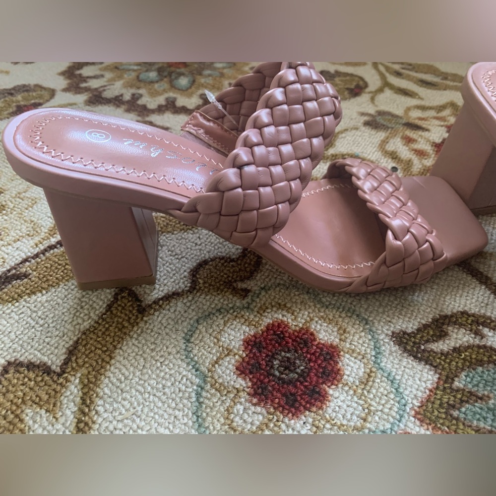 Pink Heels - Picture 4 of 4